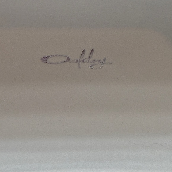 OAKLEY SUNGLASSES CASE WHITE EMBOSSED - Picture 2 of 4